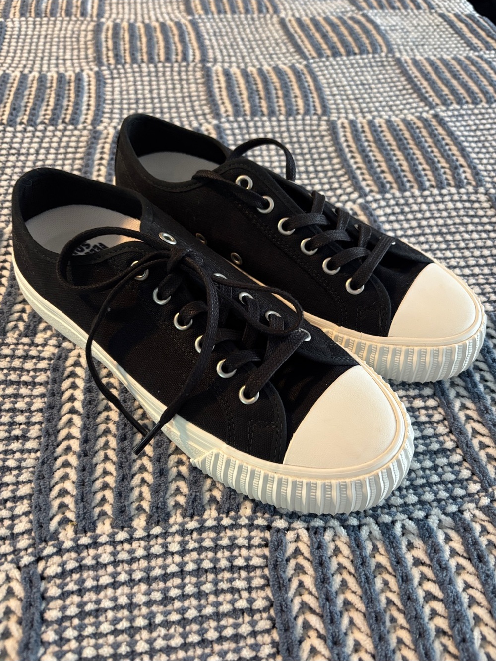 P.F. Flyers Black Canvas Low Sneaker White Toe Cap New Mens 7 Womens 8.5 Unisex